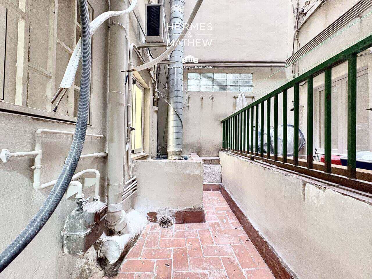 2 bedroom Flat for sale in Barcelona city - € 369,000 (Ref: 9550357)