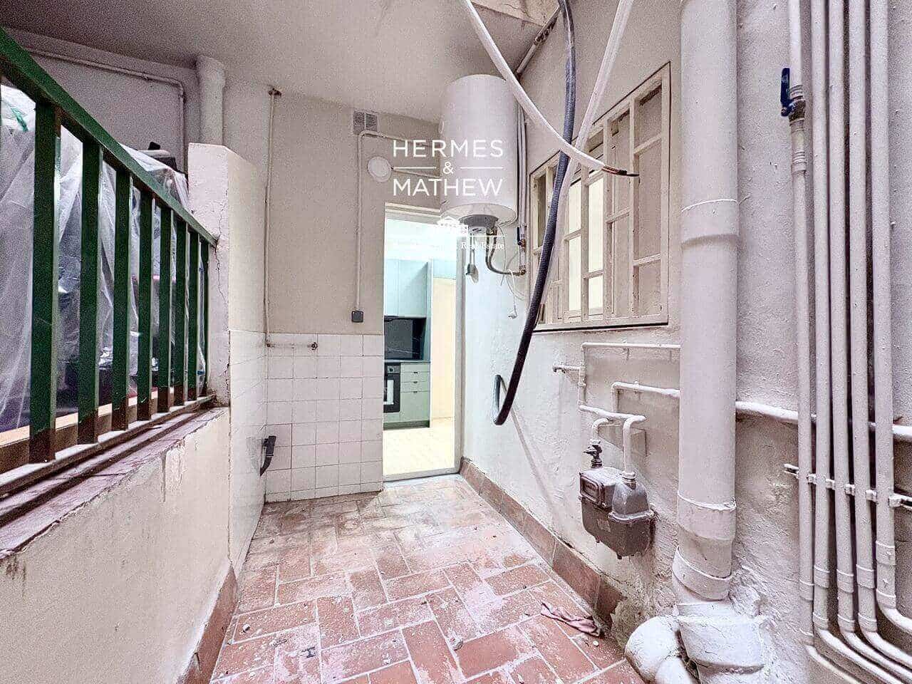 2 bedroom Flat for sale in Barcelona city - € 369,000 (Ref: 9550357)