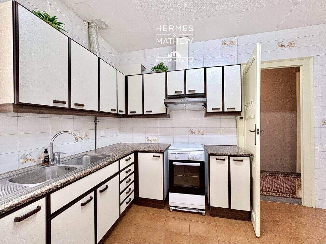 4 soveværelse Lejlighed til salg i Barcelona by med garage - € 570.000 (Ref: 9557533)