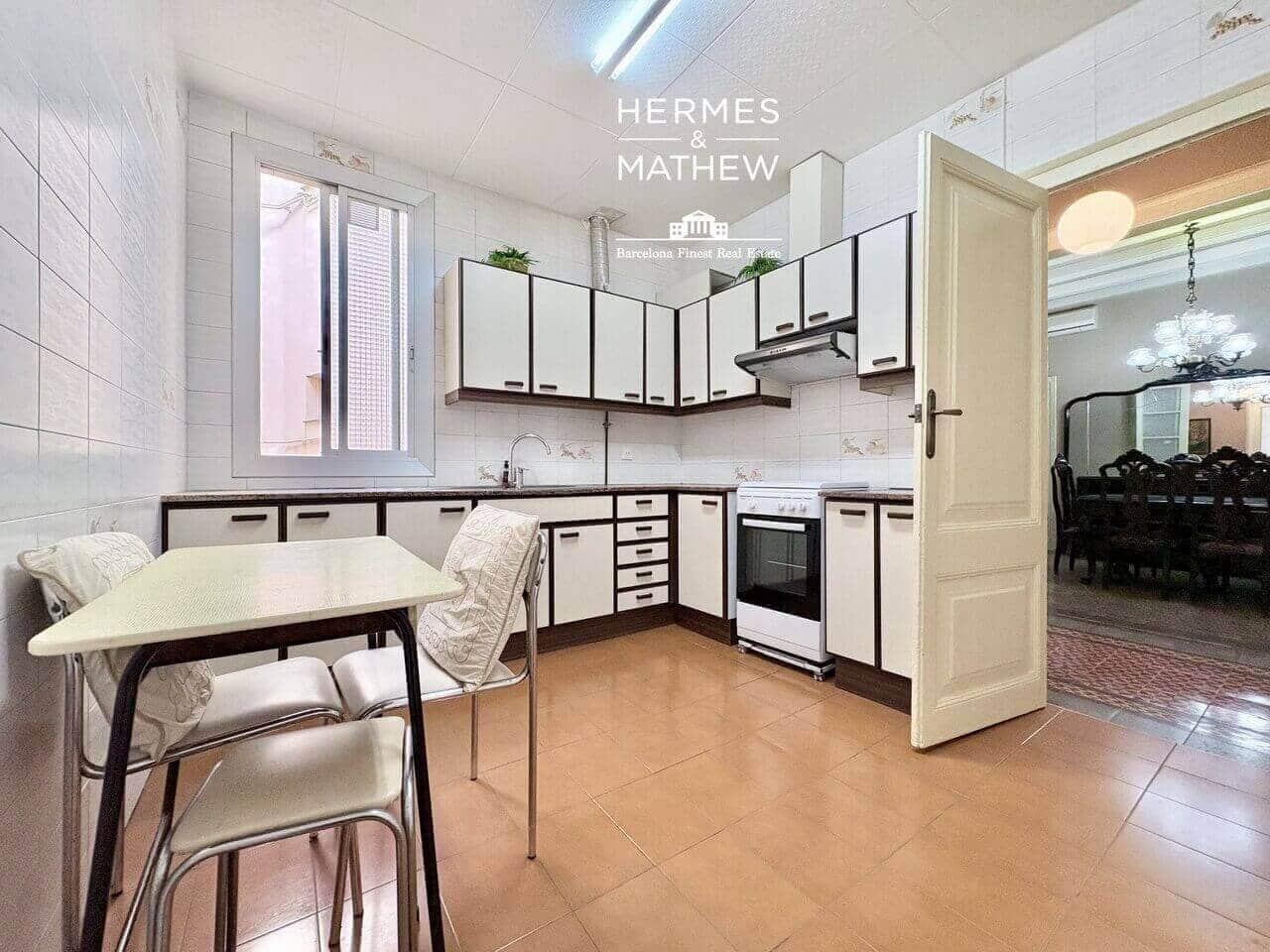 4 soveværelse Lejlighed til salg i Barcelona by med garage - € 570.000 (Ref: 9557533)