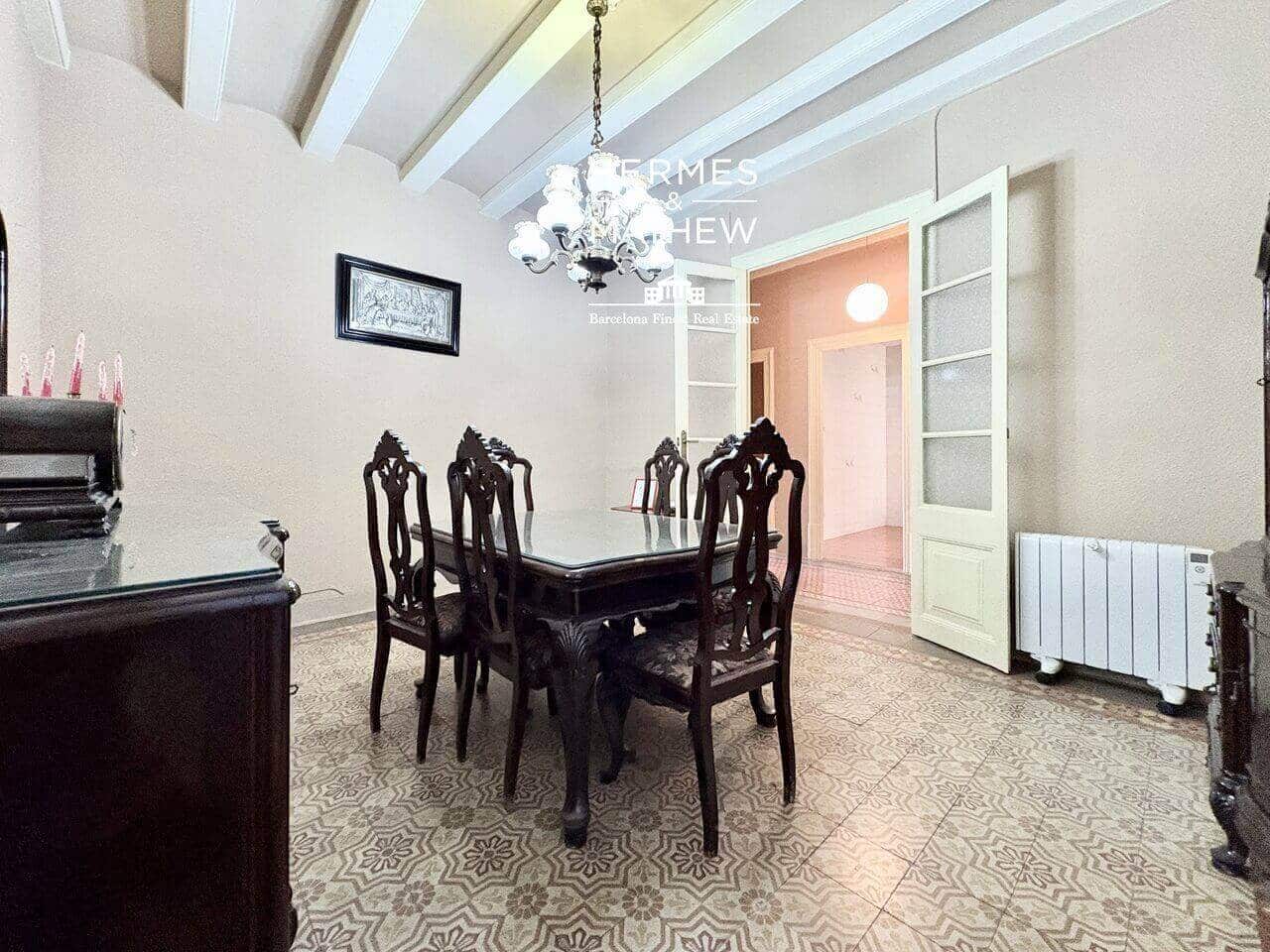 4 soveværelse Lejlighed til salg i Barcelona by med garage - € 570.000 (Ref: 9557533)