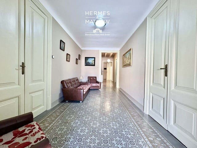 4 chambre Appartement à vendre à El Barri Gòtic, Barcelone ville avec garage - 570 000 € (Ref: 9557533)