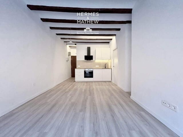2 soveværelse Lejlighed til salg i El Raval, Barcelona by - € 239.000 (Ref: 9660793)