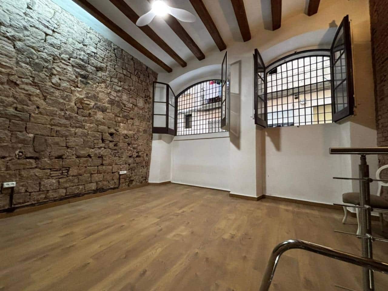 1 makuuhuone Kaupallinen myytävänä paikassa Barcelona kaupunki - 390 000 € (Ref: 9453471)