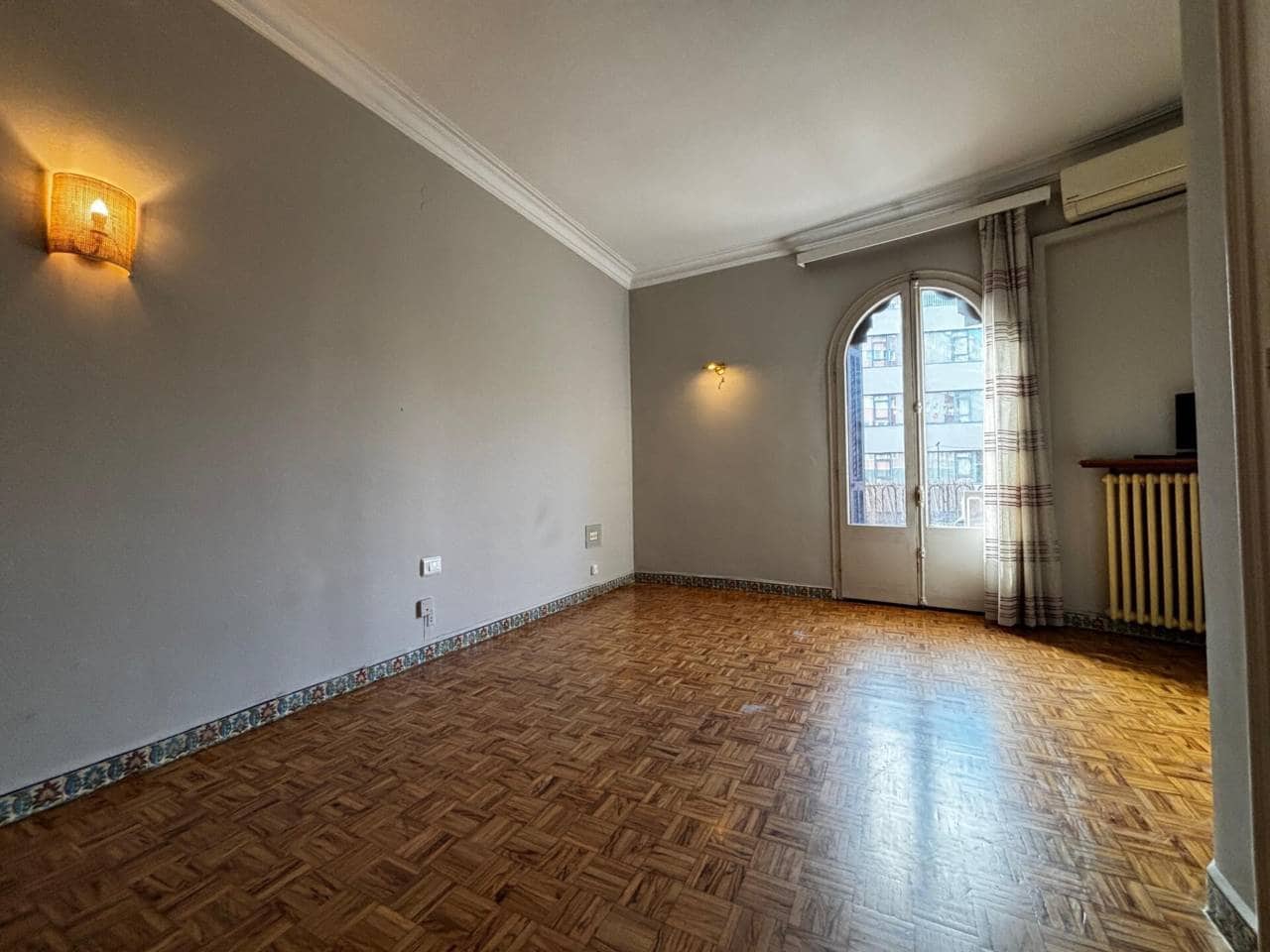 6 bedroom Flat for sale in Barcelona city - € 925,000 (Ref: 9453478)