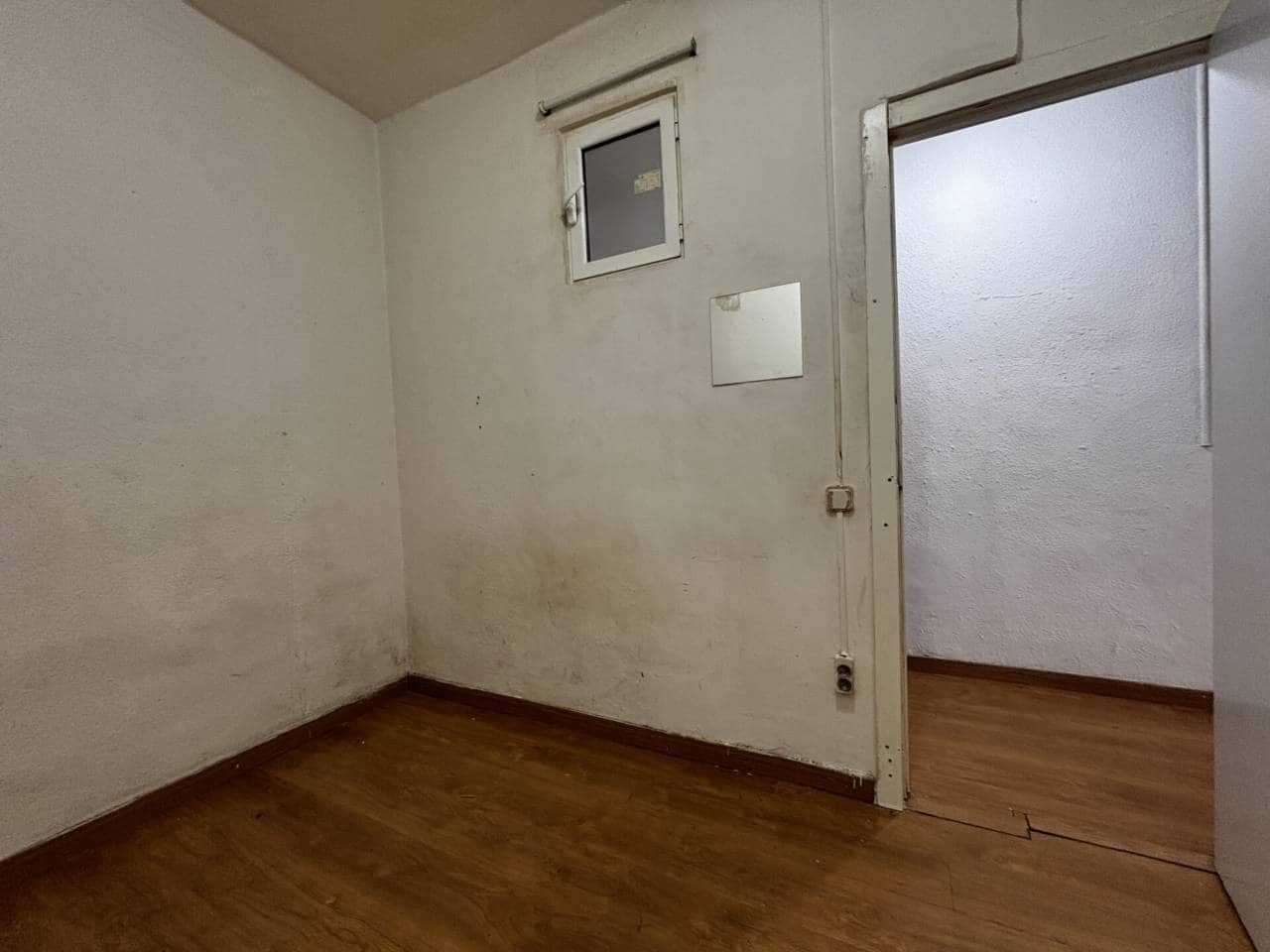 6 bedroom Flat for sale in Barcelona city - € 360,000 (Ref: 9453480)