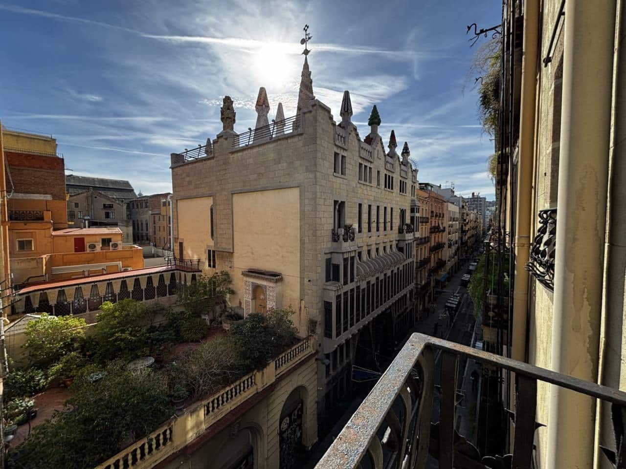 6 bedroom Flat for sale in Barcelona city - € 360,000 (Ref: 9453480)