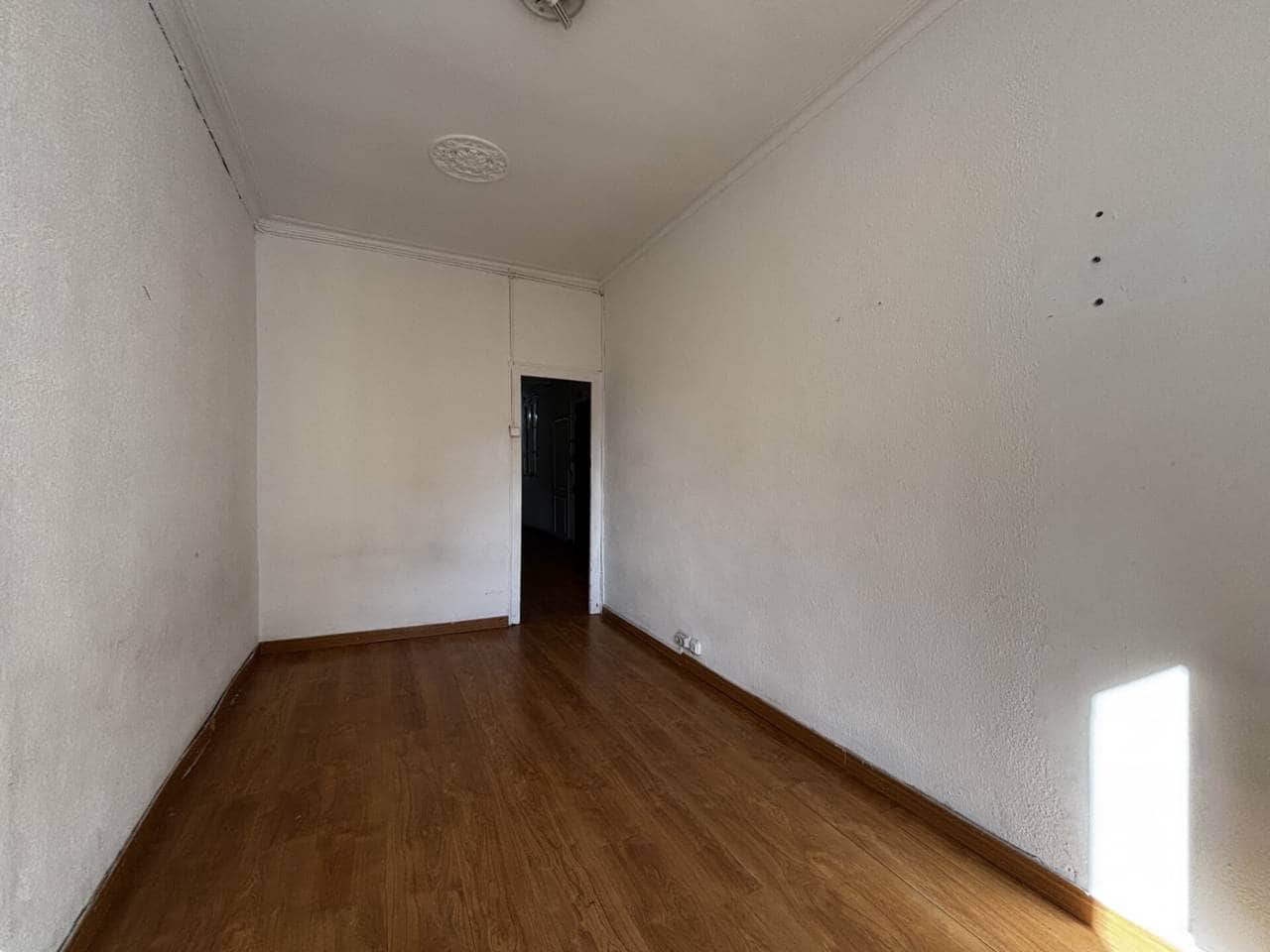 6 bedroom Flat for sale in Barcelona city - € 360,000 (Ref: 9453480)