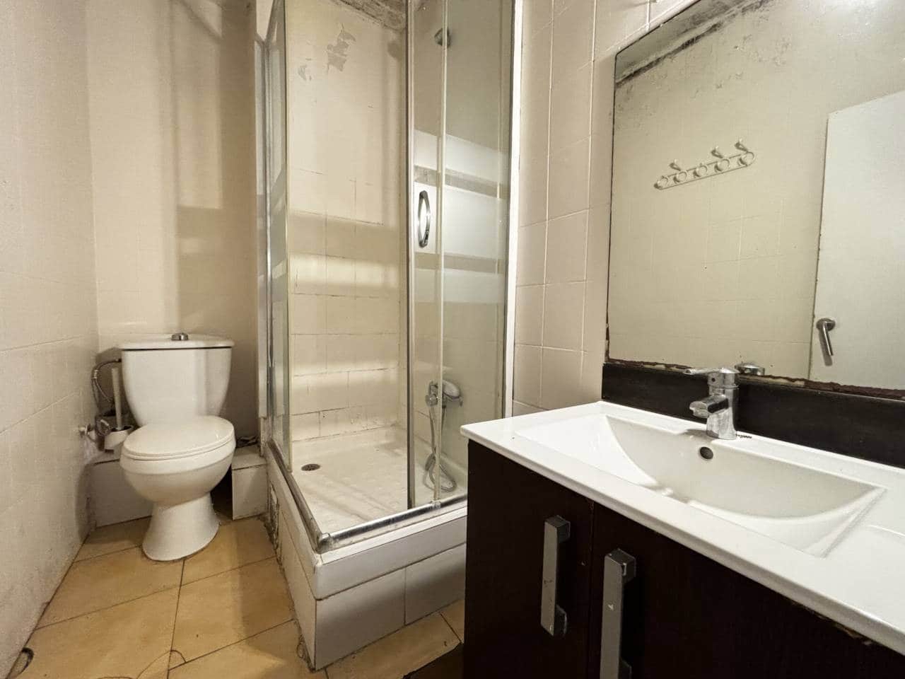 6 bedroom Flat for sale in Barcelona city - € 360,000 (Ref: 9453480)