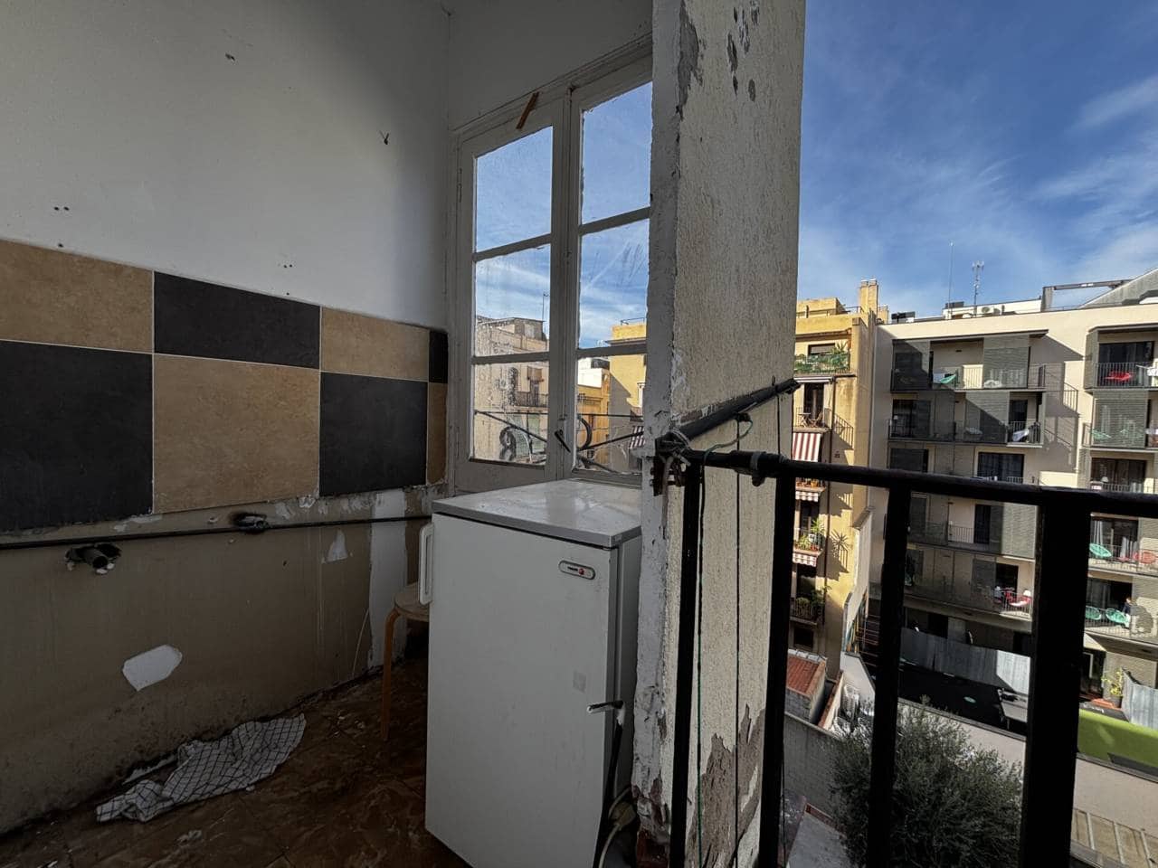 6 bedroom Flat for sale in Barcelona city - € 360,000 (Ref: 9453480)