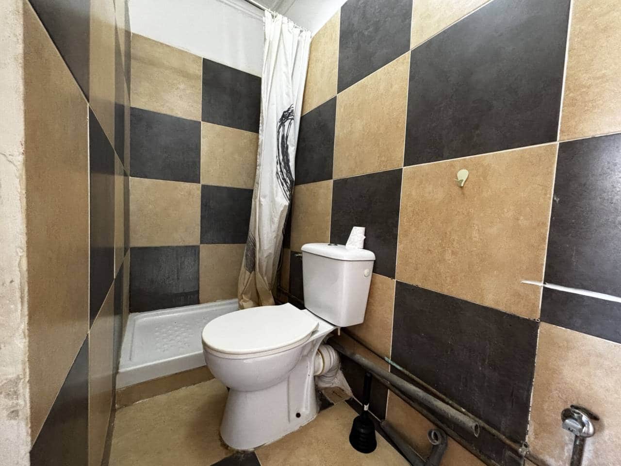 6 bedroom Flat for sale in Barcelona city - € 360,000 (Ref: 9453480)