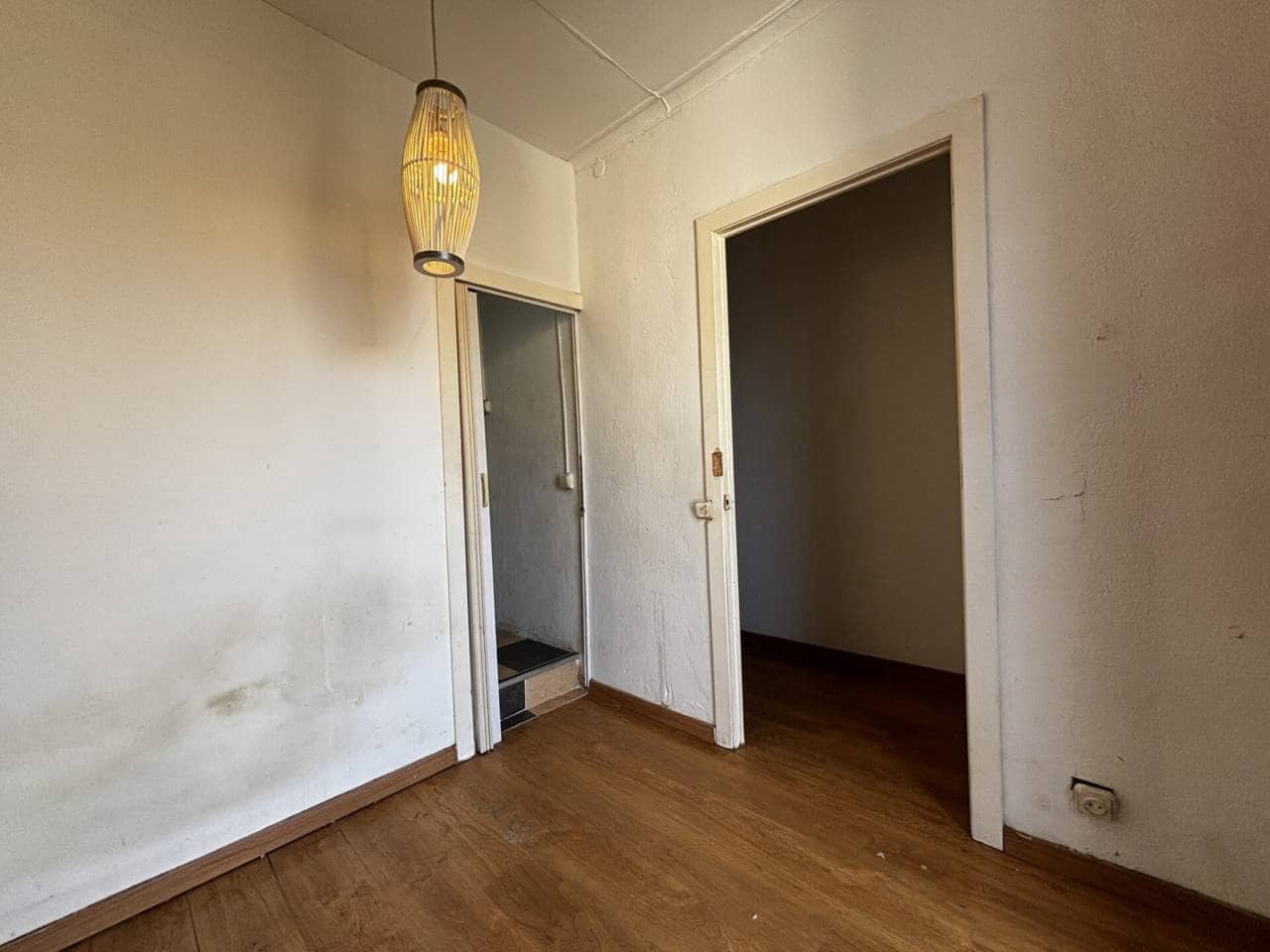 6 bedroom Flat for sale in Barcelona city - € 360,000 (Ref: 9453480)