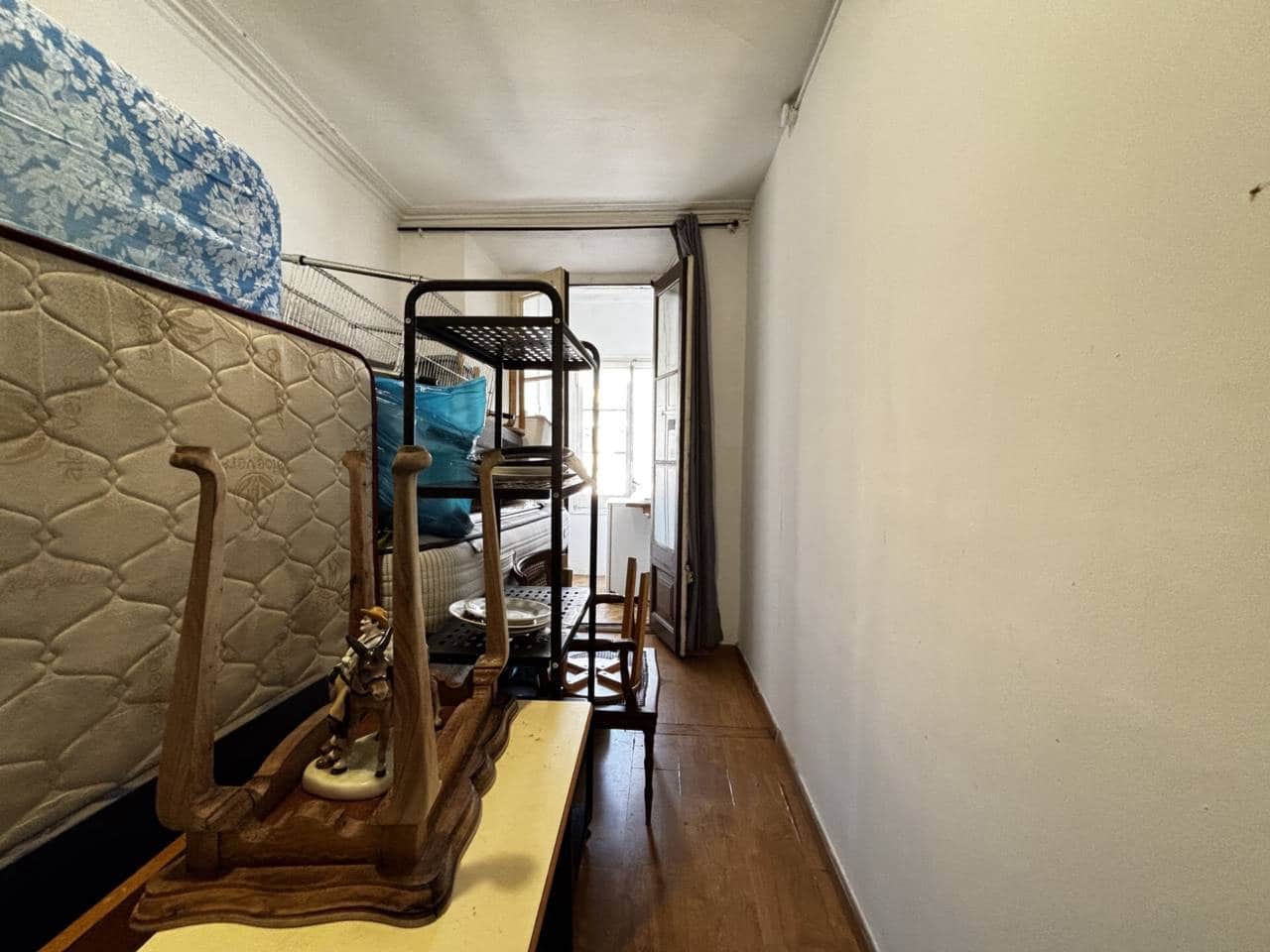 6 bedroom Flat for sale in Barcelona city - € 360,000 (Ref: 9453480)