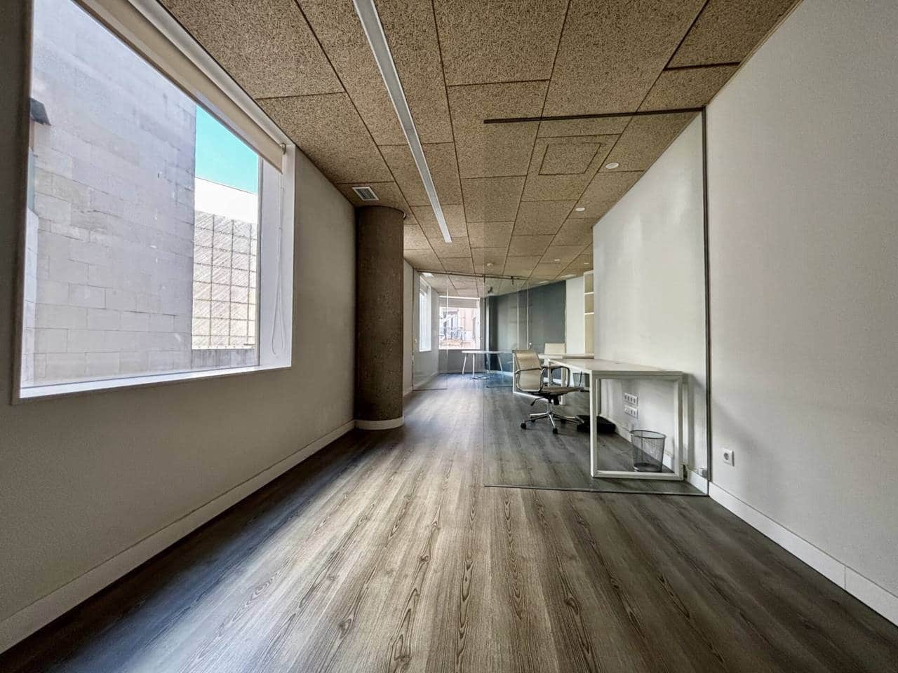 Kontor til salgs i Barcelona by - € 204 000 (Ref: 9453483)