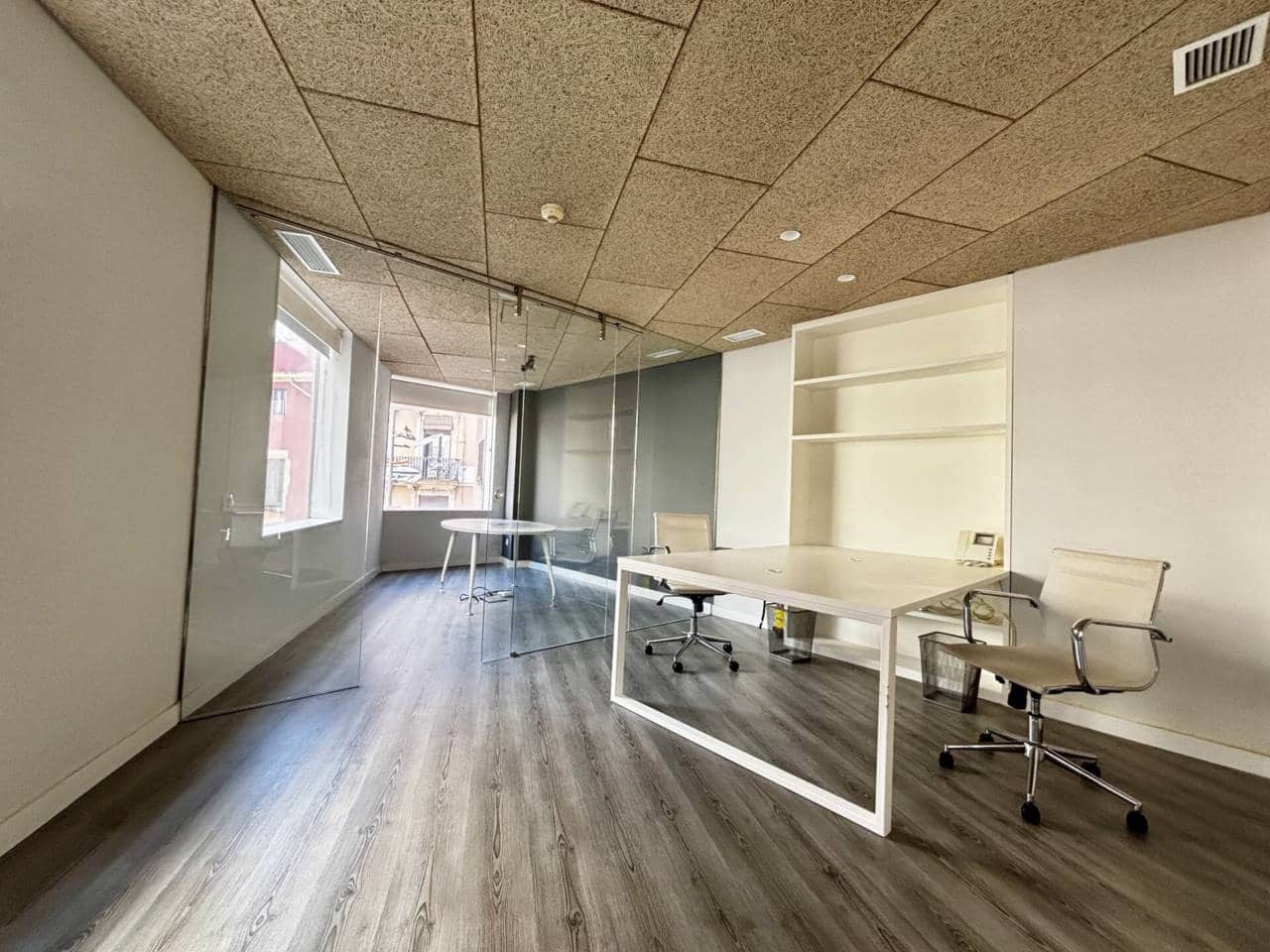 Kontor til salgs i Barcelona by - € 204 000 (Ref: 9453483)