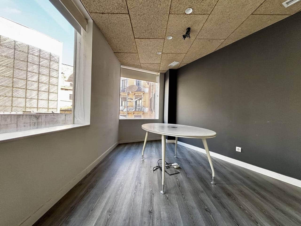 Kontor til salgs i Barcelona by - € 204 000 (Ref: 9453483)