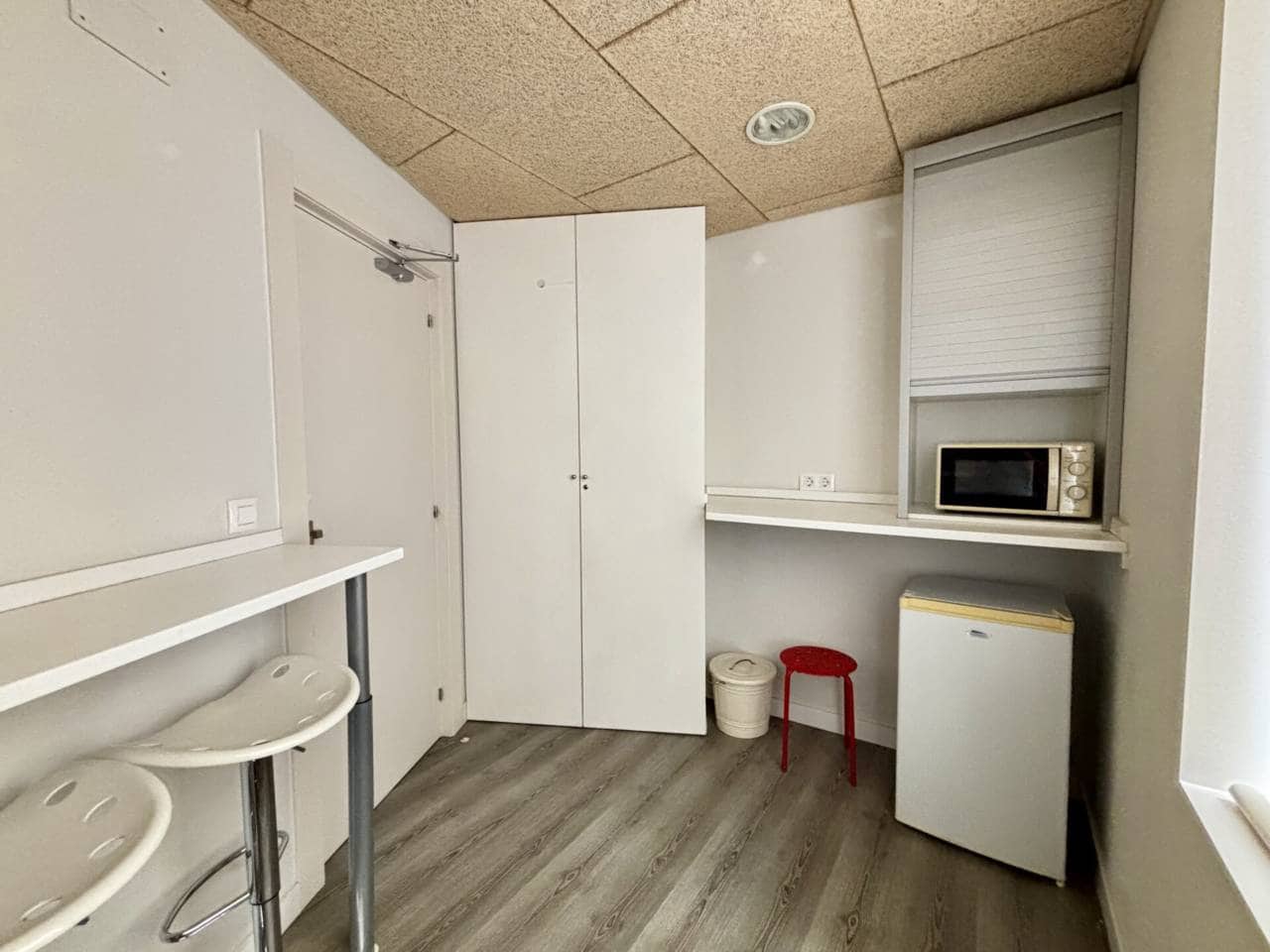 Kontor til salgs i Barcelona by - € 204 000 (Ref: 9453483)