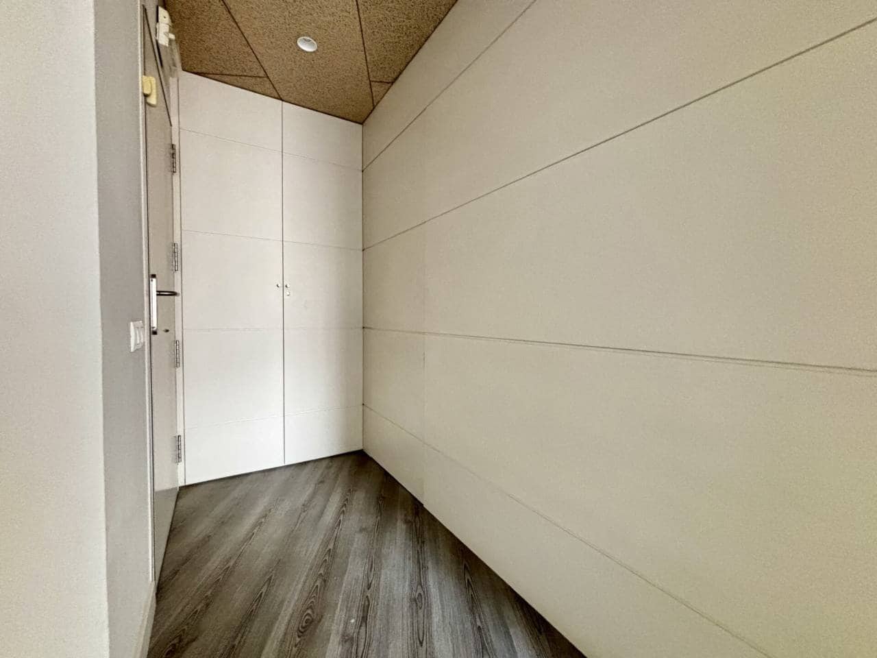 Kontor til salgs i Barcelona by - € 204 000 (Ref: 9453483)