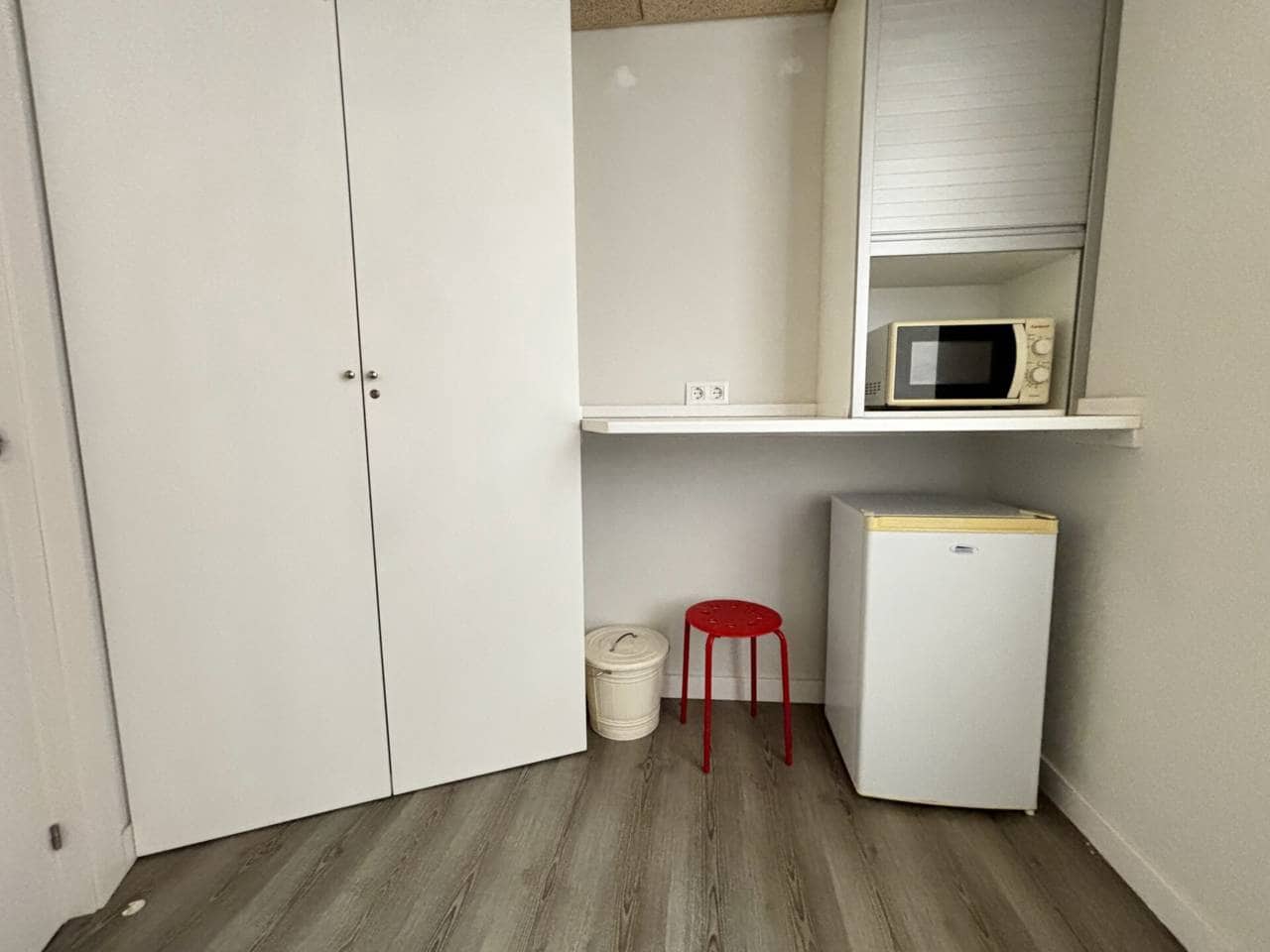 Kontor til salgs i Barcelona by - € 204 000 (Ref: 9453483)