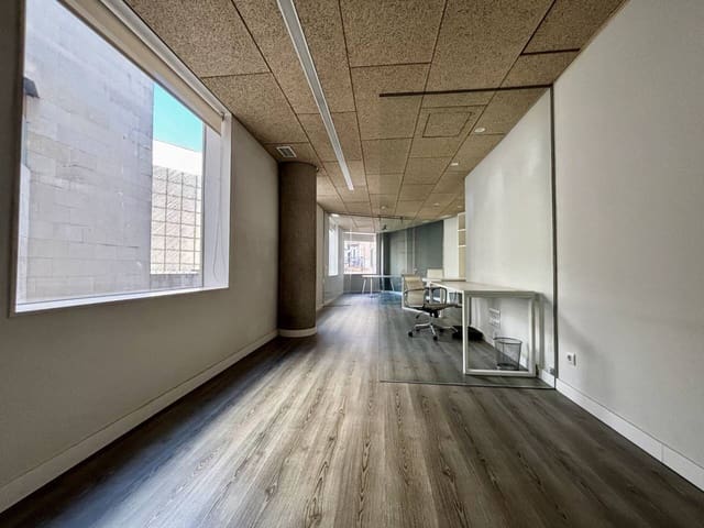 Kontor til salgs i Barcelona by - € 204 000 (Ref: 9453483)