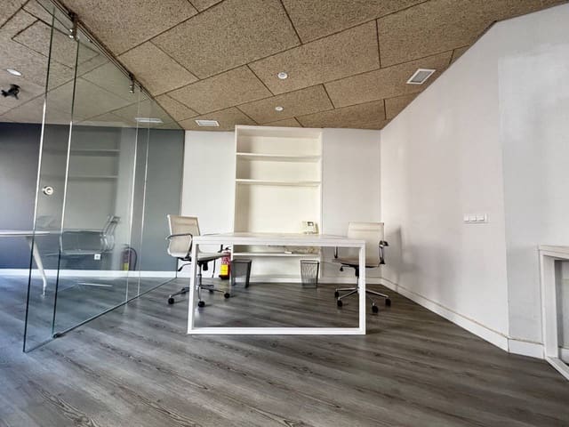 Kontor til salgs i Barcelona by - € 204 000 (Ref: 9453483)