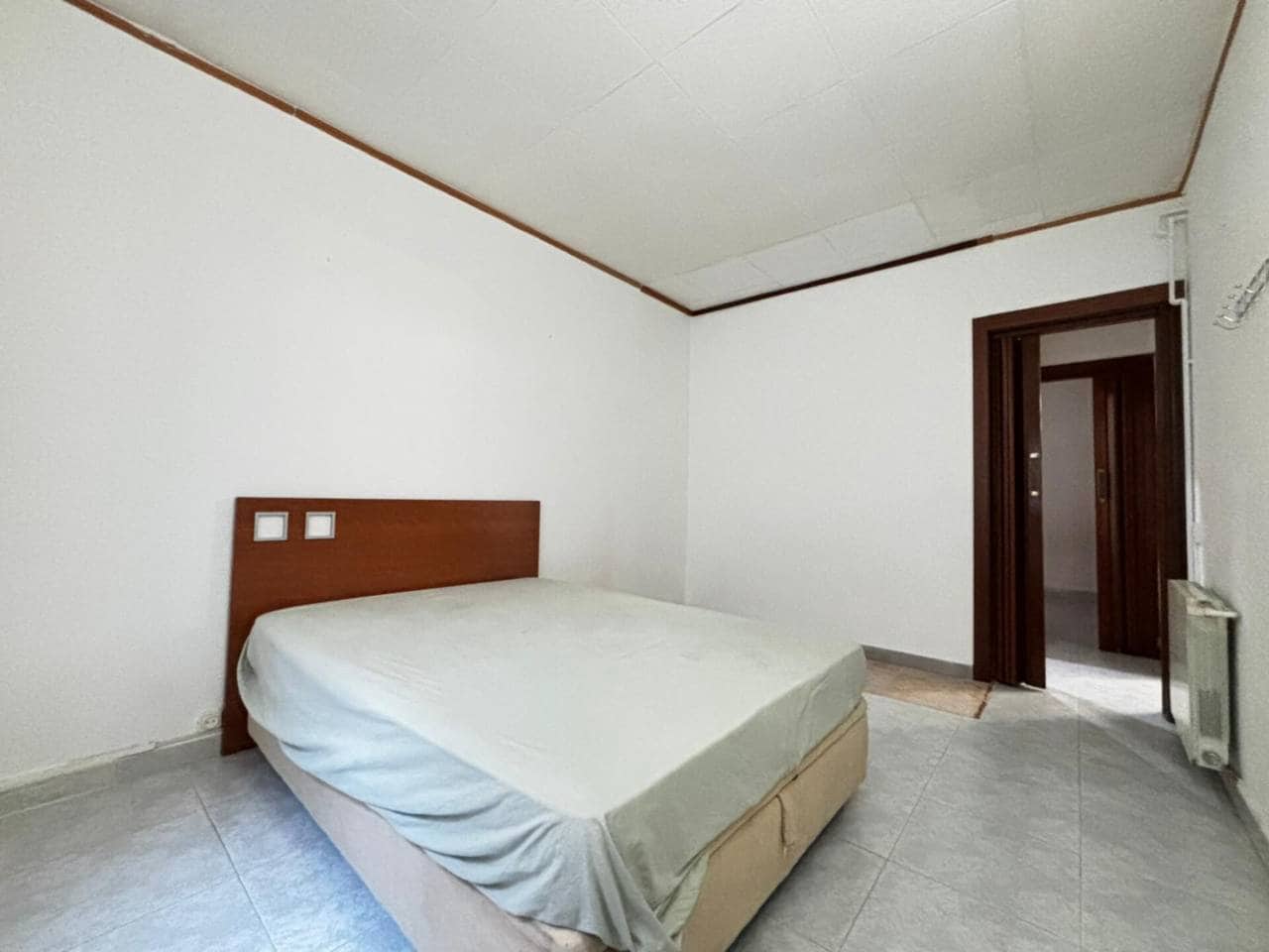 3 bedroom Flat for sale in L'Hospitalet de Llobregat - € 160,000 (Ref: 9470140)