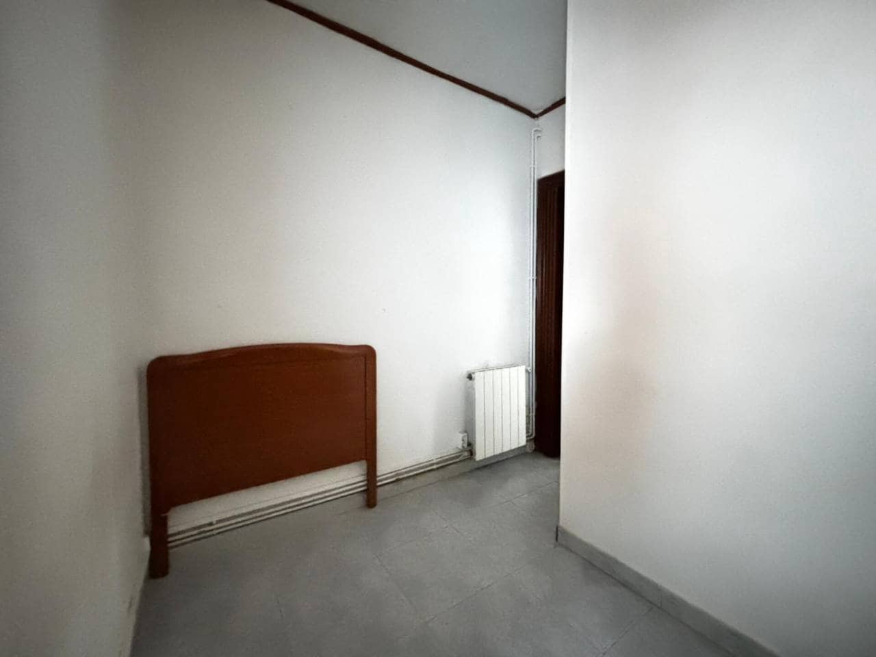 3 bedroom Flat for sale in L'Hospitalet de Llobregat - € 160,000 (Ref: 9470140)