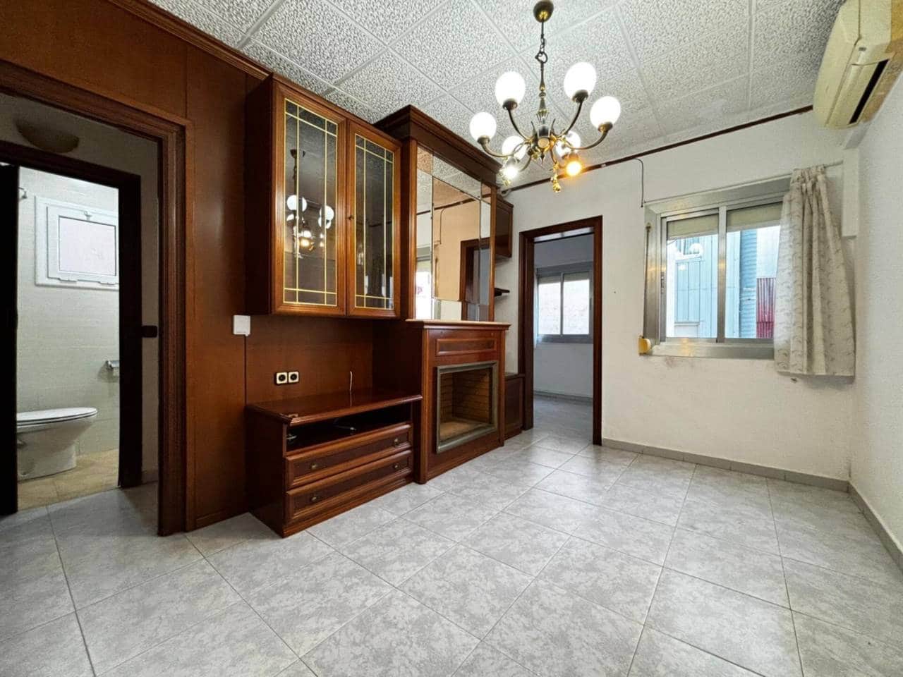 3 bedroom Flat for sale in L'Hospitalet de Llobregat - € 160,000 (Ref: 9470140)