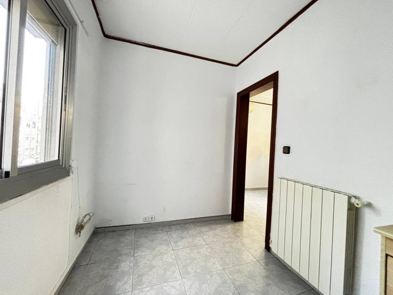 3 bedroom Flat for sale in L'Hospitalet de Llobregat - € 160,000 (Ref: 9470140)