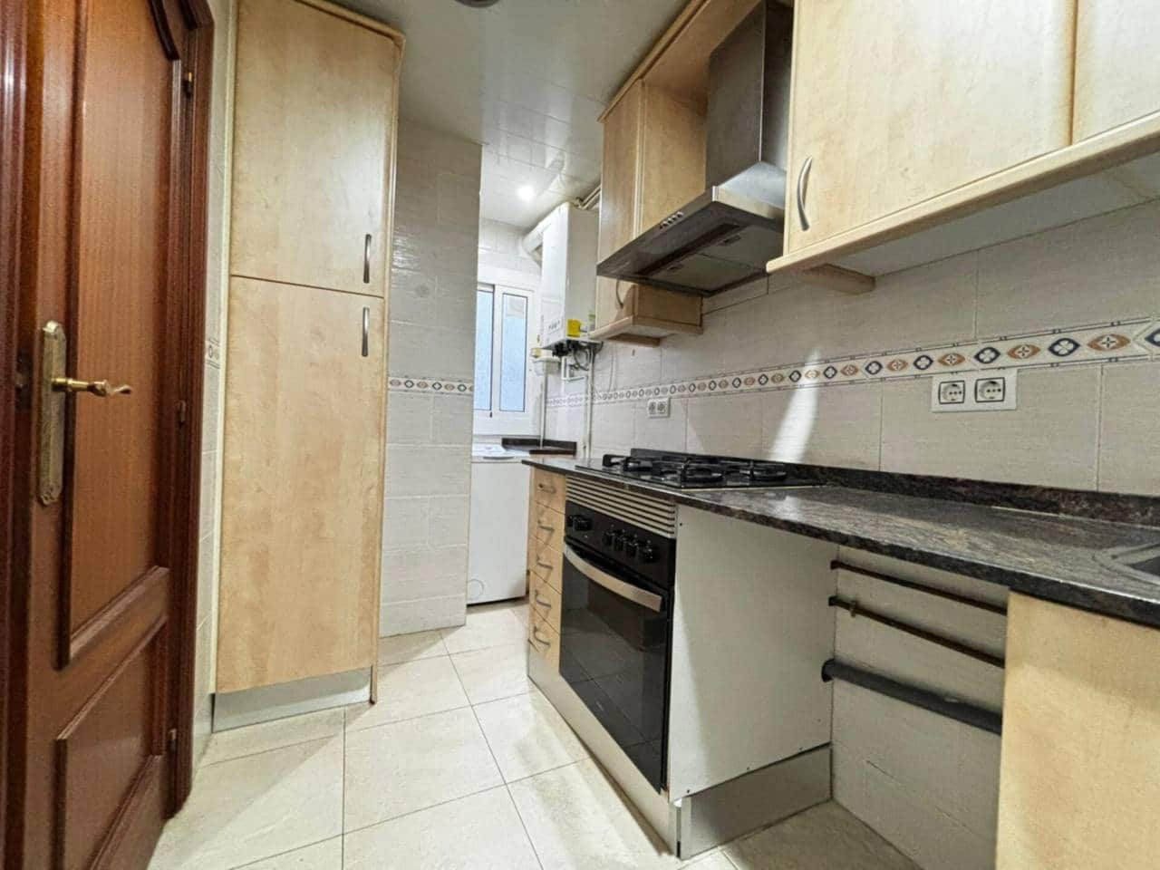 3 bedroom Flat for sale in L'Hospitalet de Llobregat - € 160,000 (Ref: 9470140)