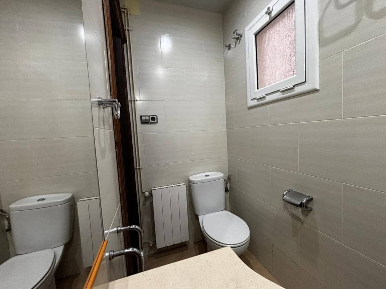 3 bedroom Flat for sale in L'Hospitalet de Llobregat - € 160,000 (Ref: 9470140)