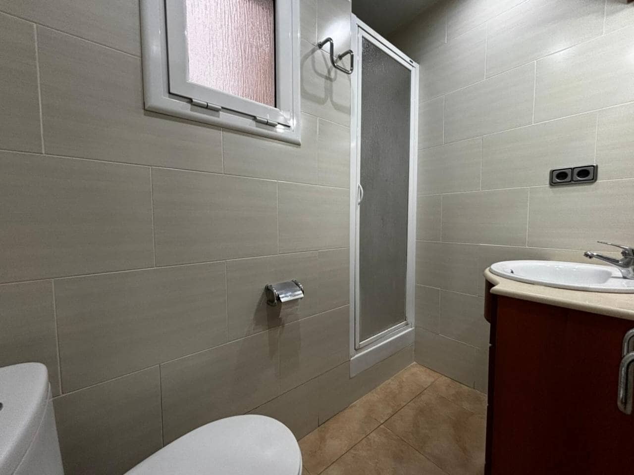 3 bedroom Flat for sale in L'Hospitalet de Llobregat - € 160,000 (Ref: 9470140)