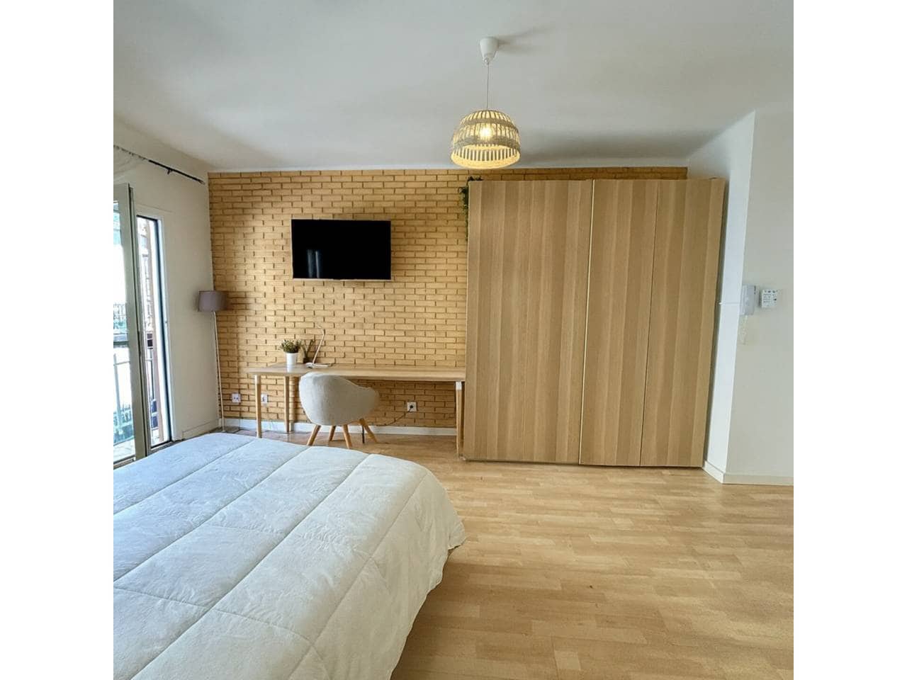 Penthouse for sale in Barcelona city - € 175,000 (Ref: 9488049)