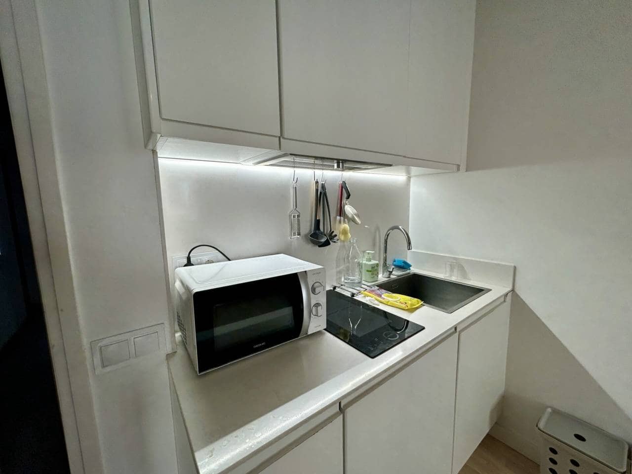 Penthouse for sale in Barcelona city - € 175,000 (Ref: 9488049)