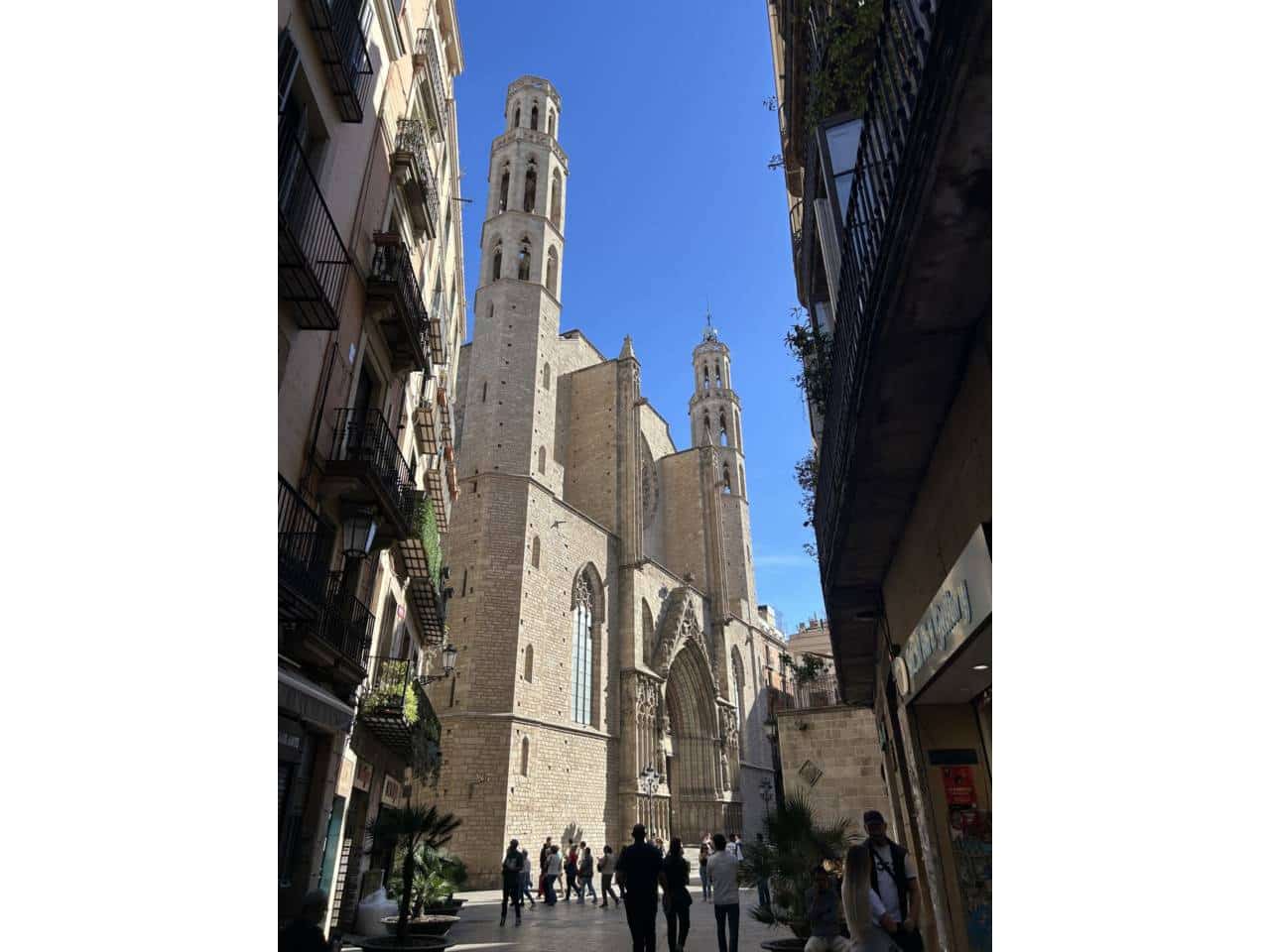 Penthouse for sale in Barcelona city - € 175,000 (Ref: 9488049)