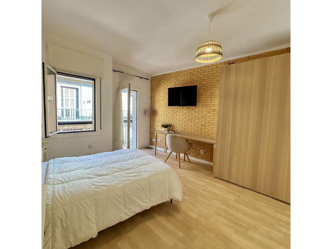 Penthouse for sale in Barcelona city - € 175,000 (Ref: 9488049)