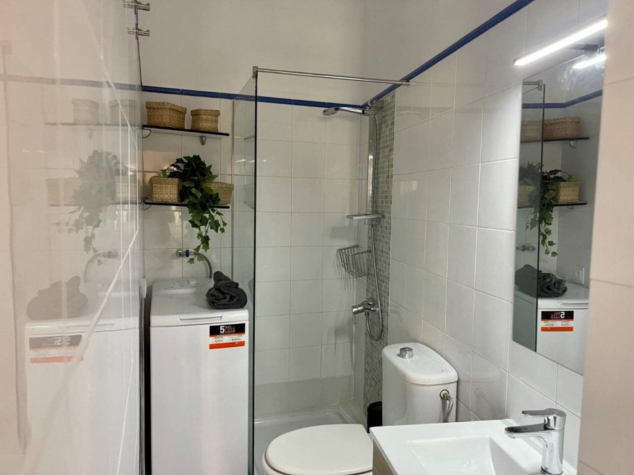 Penthouse for sale in Barcelona city - € 175,000 (Ref: 9488049)