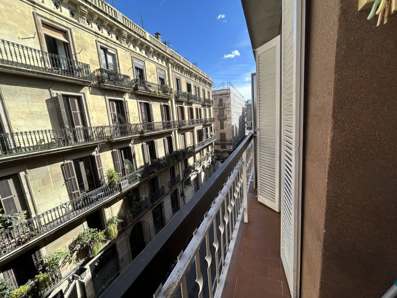 Penthouse for sale in Barcelona city - € 175,000 (Ref: 9488049)