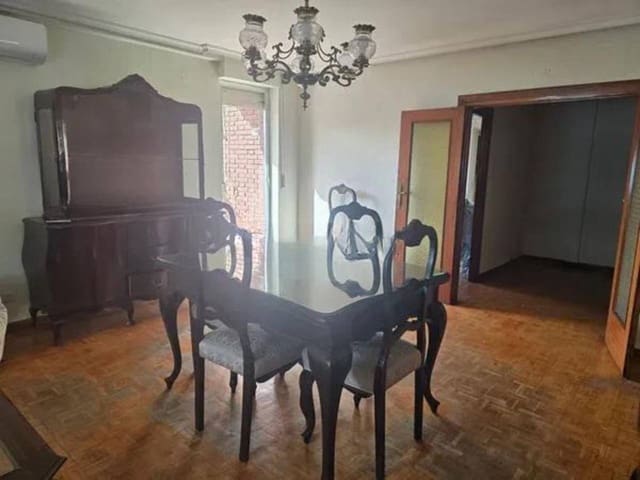 5 bedroom Flat for sale in La Vila de Gràcia, Barcelona city - € 890,000 (Ref: 9503715)