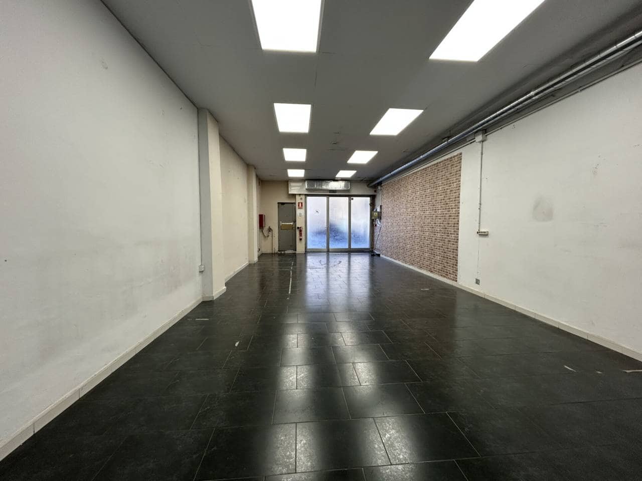 Erhverv til leje i Barcelona by - € 2.200 (Ref: 9535399)