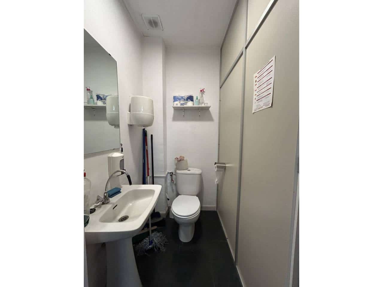 Erhverv til leje i Barcelona by - € 2.200 (Ref: 9535399)