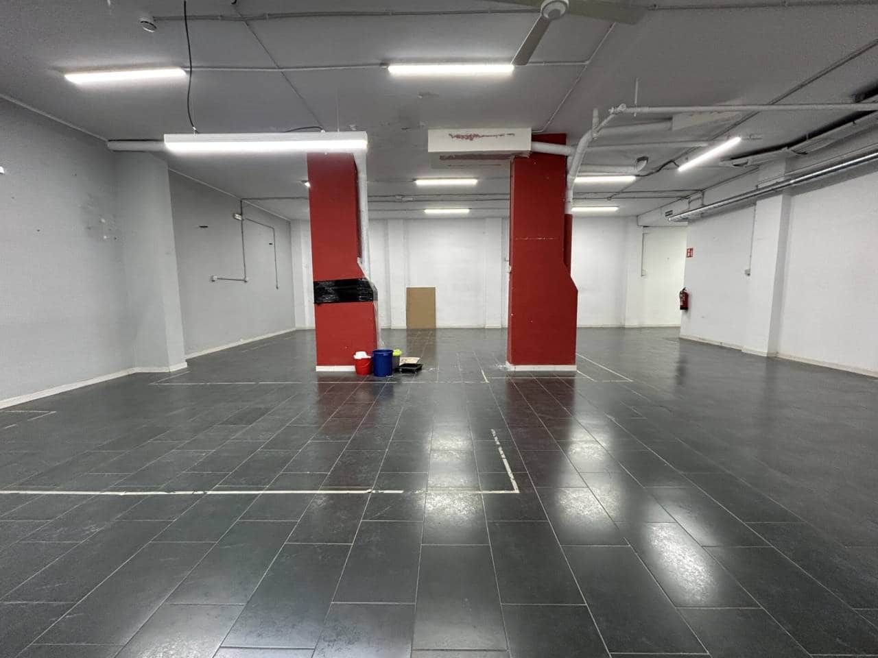 Erhverv til leje i Barcelona by - € 2.200 (Ref: 9535399)