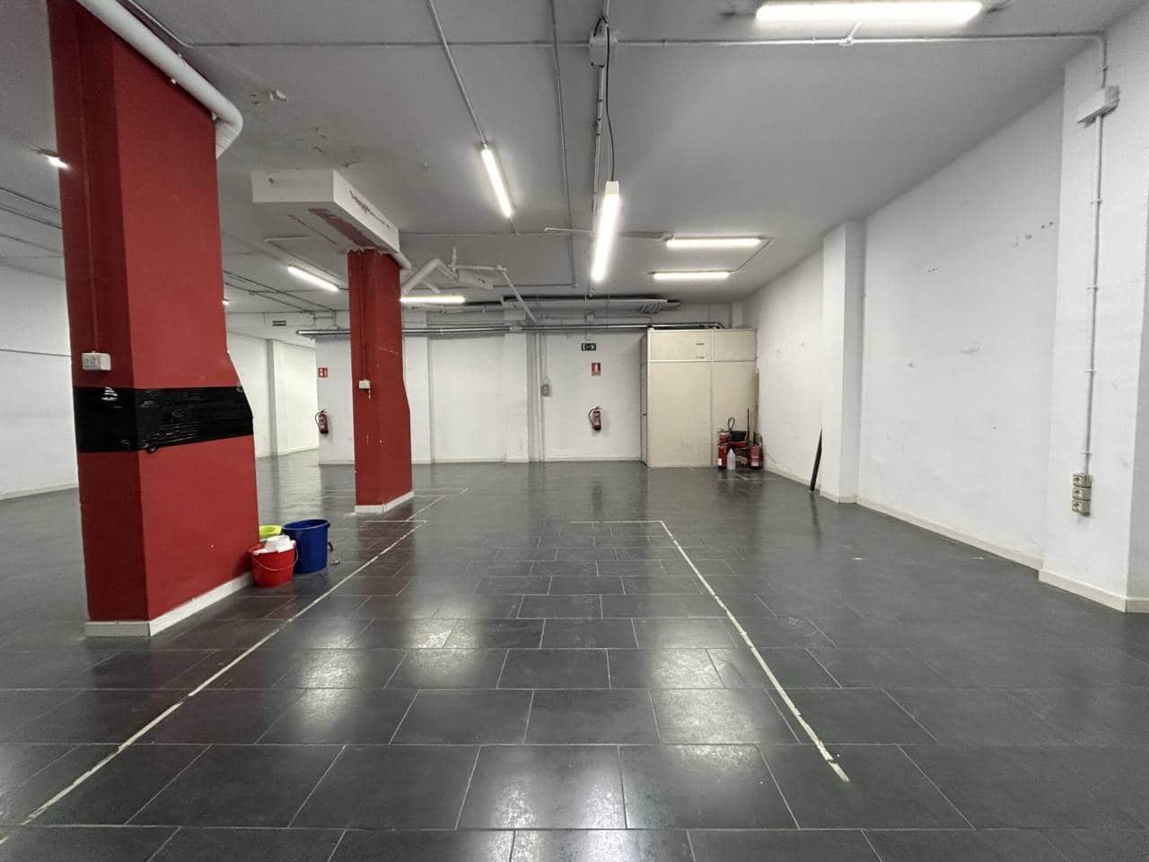 Erhverv til leje i Barcelona by - € 2.200 (Ref: 9535399)