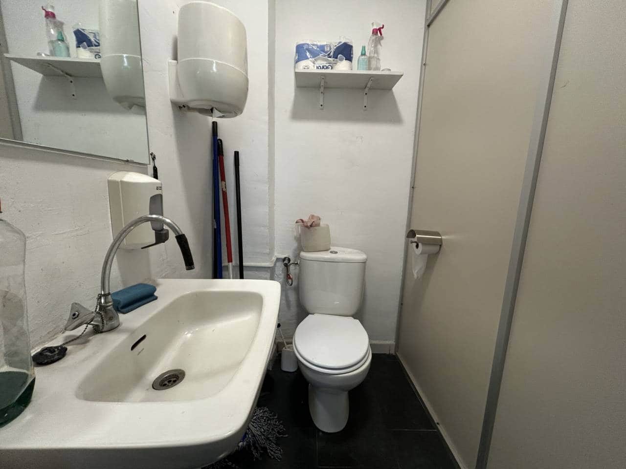 Erhverv til leje i Barcelona by - € 2.200 (Ref: 9535399)