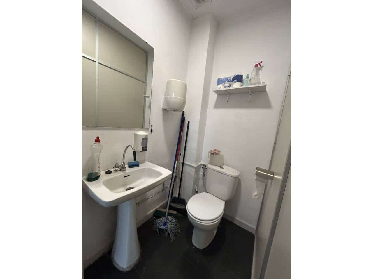 Erhverv til leje i Barcelona by - € 2.200 (Ref: 9535399)