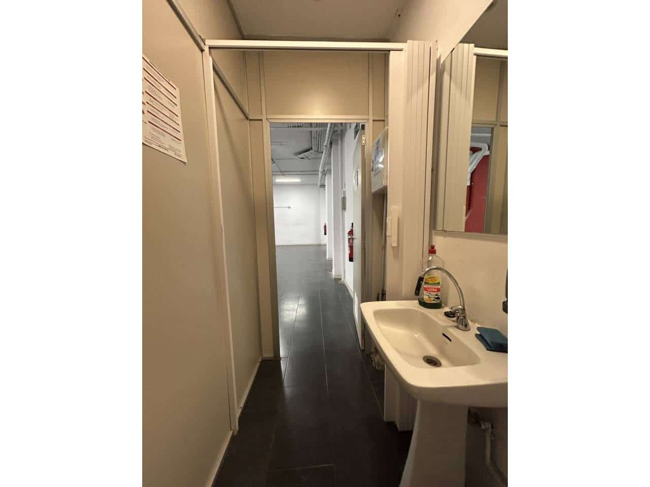 Erhverv til leje i Barcelona by - € 2.200 (Ref: 9535399)