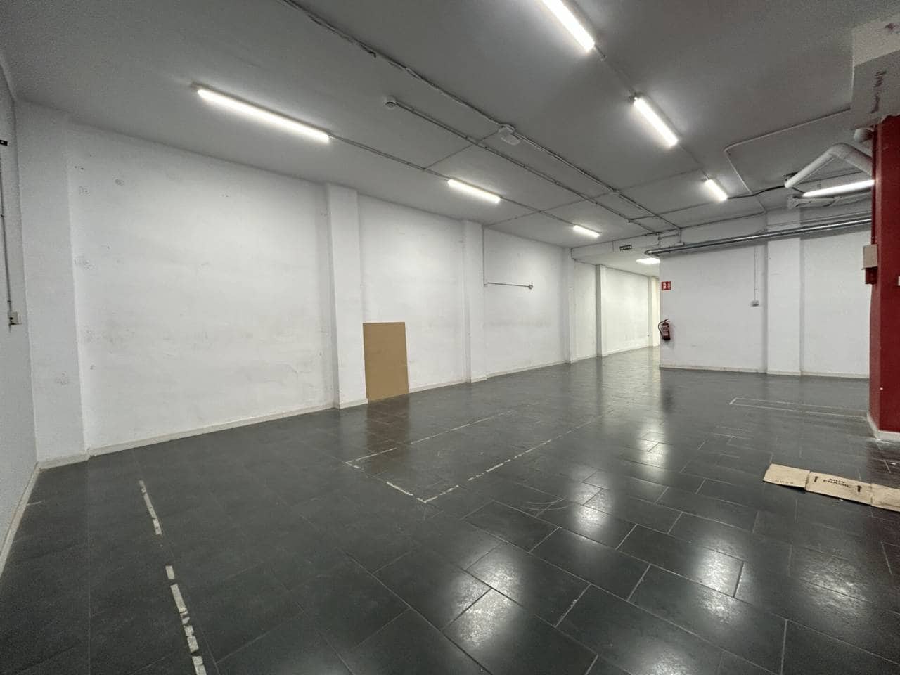 Erhverv til leje i Barcelona by - € 2.200 (Ref: 9535399)