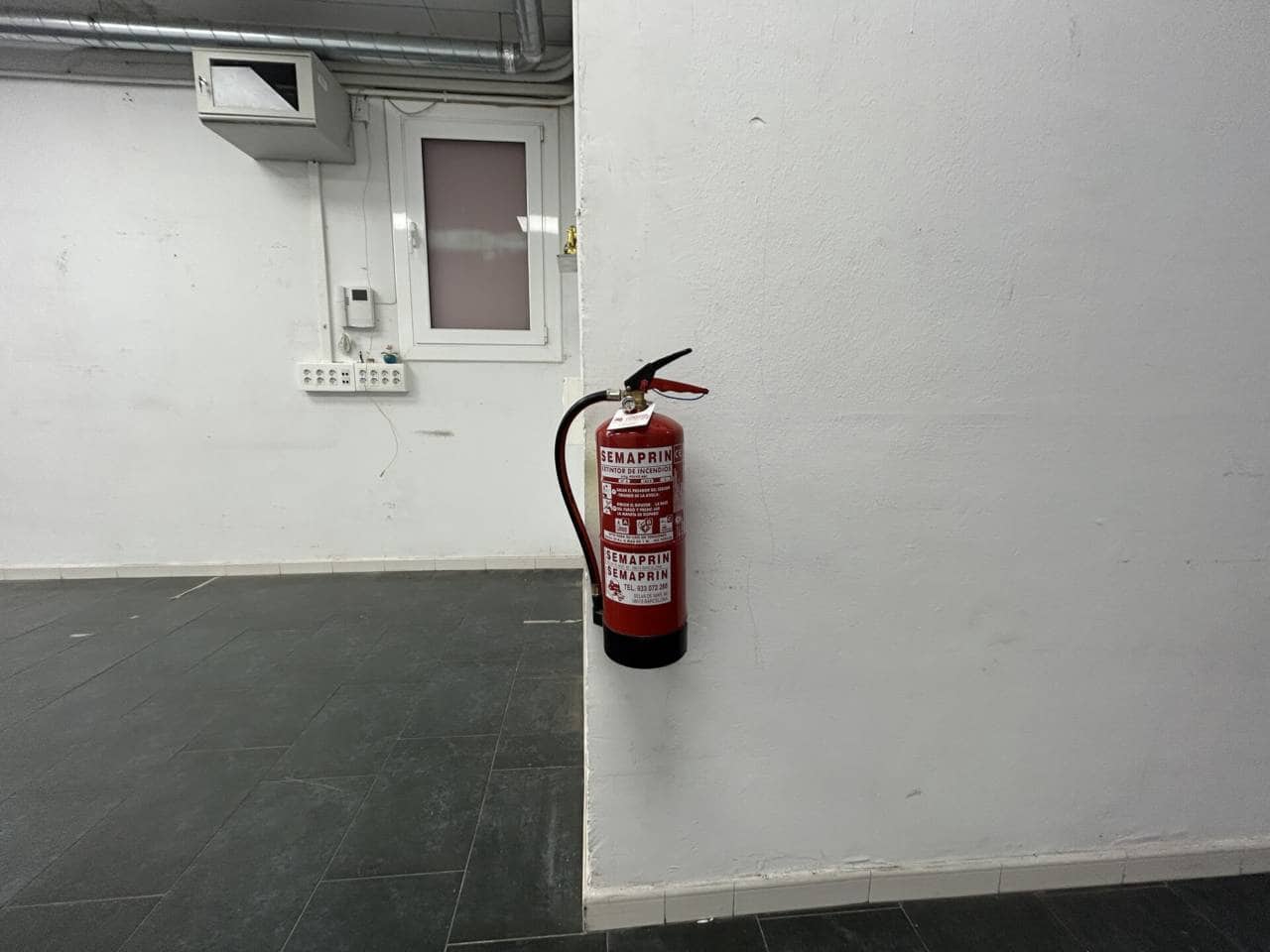 Erhverv til leje i Barcelona by - € 2.200 (Ref: 9535399)