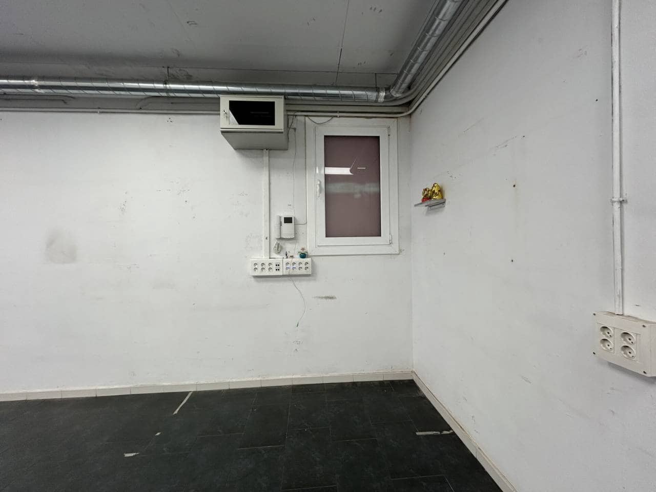 Erhverv til leje i Barcelona by - € 2.200 (Ref: 9535399)