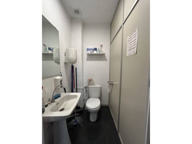 Erhverv til leje i Barcelona by - € 2.200 (Ref: 9535399)